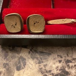 Swank tie holder and cuff links